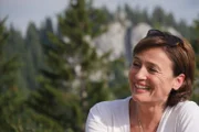Sandra Maischberger auf  dem Weg zum Elbacher Kreuz (auch Türkenköpfl), 1512 m.