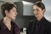 Theresa (Katharina Nesytowa, l.); Natascha (Bettina Engelhardt, r.)