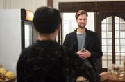 Simon (Thore Lüthje, r.) hofft, doch noch Ellens (Yun Huang, r.) Herz gewinnen zu können.