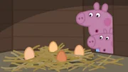 Peppa (oben) und Schorsch sind im Garten von Oma und Opa Wutz und schauen, ob die Hühner bereits Eier gelegt haben, die die beiden einsammeln könnten.