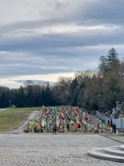 Soldatengräber am Lytschakiwer-Friedhof in Lwiw/Lemberg aufgenommen auf einer Drehreise.