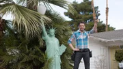 Jonathan Silver Scott posiert als Statue