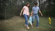 Das junge Paar Maggie und Tyler lässt Mississippi hinter sich und begibt sich nach Florida. Die beiden zieht es nach Santa Rosa an die sogenannte "Smaragdküste", bekannt für ihr türkisfarbenes Wasser und ihre weißen Sandstrände. Mit der lokalen Maklerin Beth loten sie aus, was mit ihrem Budget möglich ist. Maggie möchte so nah wie möglich am Wasser leben, Tyler kann sich zwischen Angeln und Jagen nicht entscheiden. Mit Beth suchen sie nach Kompromissen, indem sie sie durch potenzielle Häuser führt.