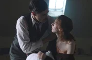 Marcel Jamet (Robinson Stévenin) sammelt in seinem Bordell Informationen für den französischen Geheimdienst.; Pola Negri (Michalina Olszanska) muss erkennen, dass ihre erfolgreichen Filme immer stärker von der Propaganda vereinnahmt werden.; Stepan Podlubny (Pyotr Skvortsov) gerät immer stärker unter Druck des Geheimdienstes und wird zur Roten Armee eingezogen.; Max Wachstein (Wolfgang Menardi), der Lebensgefährte von Edith Wellspacher (Roxane Duran) wird verhaftet und ins KZ Dachau gebracht.