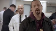 Detective Odafin "Fin" Tutuola (Ice-T, r) ermittelt in einer psychiatrischen Klinik: Angeblich wurde eine Patientin vergewaltigt.