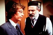 Benjamin Cohen (E. M. Margolese, r.) ist nicht einverstanden, dass sein Sohn Isaak (Steve Tracy, l.) seinen Namen geändert hat.