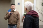 Thomas (Gerry Hungbauer, r.) fordert David (Arne Rudolf, l.) auf, nicht aufzugeben und Gunter zu beweisen, dass er ihm vertrauen kann.