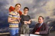 (v.l.n.r.): Sandra (Natalie Alison), Jana (Tanja Raunig), Otto (Robert Palfrader)