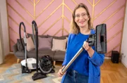 Ein staubfreies Zuhause mit der Kraft des Wassers. Yvonne Willicks lässt zwei Wasserstaubsauger gegen einen klassischen Beutelstaubsauger antreten.