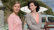 Ella (Marijam Agischewa, r.) und Carol (Zoé Weiland, l.) freunden sich an.