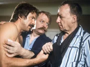 Kriminalhauptkommissar Schimanski (Götz George), Kriminalhauptkommissar Thanner (Eberhard Feik) und Kriminaloberat Königsberg (Ulrich Matschoss)