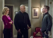 Callen (Chris O'Donnell, r.), Sam (LL Cool J, M.) und Anna (Bar Paly, l.) wollen Arkady Kolchek aus der Gewalt seiner Geiselnehmer befreien und sind dafür nach Russland gereist ...