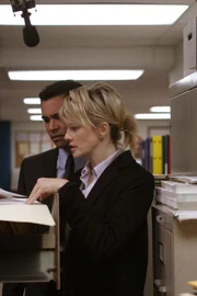 Der aktuelle Fall bereitet Det. Lilly Rush (Kathryn Morris, r.) und ihrem Kollegen Det. Scott Valens (Danny Pino, l.) Kopfzerbrechen ...