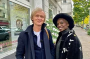 Zwei auf einer Wellenlänge: Pierre M. Krause besucht Nikeata Thompson in Berlin.