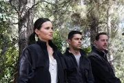 (v.l.n.r.) Jessica Knight (Katrina Law); Nick Torres (Wilmer Valderrama); Timothy McGee (Sean Murray)