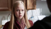 Sarah Walsh (Sofia Vassilieva) wird in ihrer Wohnung von einem jungen schwarzen, Drogendealer vergewaltigt.