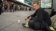 Jan aus Dortmund beim Schnorren auf der Straße