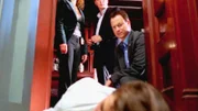 V. li.: Stella Bonasera, Horatio Caine und Mac Taylor entdecken die tote Alexa Endecott im Schlafzimmer ihrer Eltern.