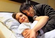 ARD STURM DER LIEBE FOLGE 1234, am Donnerstag um 15:10 Uhr im ERSTEN. Eva (Uta Kargel, l.) und Robert (Lorenzo Patané, r.) trauern um den Verlust ihres ungeborenen Kindes.