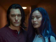 (2. Staffel) - The Gifted - John (Blair Redford, l.); Clarice (Jamie Chung, r.)