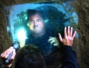 Gelingt es Grissom (William Petersen), seinen lebendig begrabenen Kollegen Nick (George Eads) zu retten, bevor er erstickt oder er von den Ameisen bei lebendigem Leib gefressen wird?