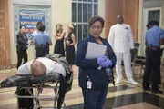 Obwohl für Gerichtsmedizinerin Wade (CCH Pounder) Leichen zum Arbeitsalltag gehören, lässt der ein oder andere Mordfall auch sie nicht kalt ...