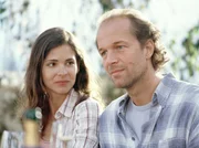 rbb Fernsehen UTTA DANELLA - DER SOMMER DES GLÜCKLICHEN NARREN. Mit der hübschen Steffi (Katja Woywood) kann sich Paul (Jochen Horst) seine Zukunft sehr gut vorstellen.
