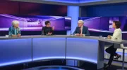 Zu Gast bei Moderatorin Sandra Maischberger (r.): v.l.n.r. Ulrike Herrmann (Wirtschaftskorrespondentin der taz), Mariam Lau (Politikredakteurin der Zeit), Theo Koll (langjähriger Leiter des ZDF-Hauptstadtstudios).