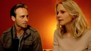 Jonas Kerschbaumer (Gabriel Raab) ahnt nicht, dass ihn seine Freundin Sofia (Sinja Dieks) aushorchen soll.