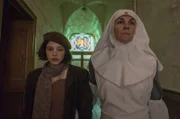 Solène Rigot als May Picqueray und Anne Brionne als Krankenschwester.