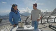 Tobi gemeinsam mit Wolken-Expertin Inga auf der Zugspitze