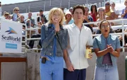 Verbringen einen netten Tag zusammen: Elliot (Sarah Chalke, l.), J.D. (Zach Braff, M.) und Carla (Judy Reyes, r.) ...