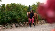 Zoe Helmle kümmert sich auch um die Gesundheit ihres Ponys Prinzessin.