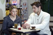Anna (Jeanette Biedermann, l.) und Jonas (Roy Peter Link, r.) sprechen sich aus.