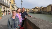 Spitzenkoch Björn Freitag (r) und Reiseexpertin Tamina Kallert mit Jennifer Deckert (vorn), kulinarischer Guide.