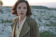 May Picqueray (Solène Rigot) schlägt sich in Paris durch und verliebt sich in den serbischen Studenten Dragui.