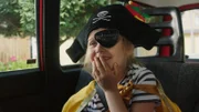 Klara (Paulina Pizarro Swartling) fährt als Piratin in den Kindergarten.