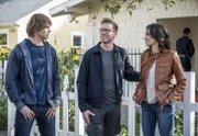 Während Sam und Callen in Russland ermitteln, begeben sich in Los Angeles Kensi (Daniela Ruah, r.), Deeks (Eric Christian Olsen, l.) und Eric (Barrett Foa, M.) auf eine wichtige Mission ...