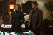 L-R: Ihr neuer Fall gibt ihnen Rätsel auf: Kate (Stana Katic) und Castle (Nathan Fillion) ...