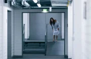 Vera Bader irrt durch die Kellergänge der Sachsenklinik.