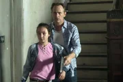 Cassie (Chloi Zi), Mel Forster (Lee Tergesen)
