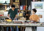 Ihre Freundschaft könnte in Gefahr geraten, wenn Mary und George einem Rat von Sheldons Schuldirektor folgen: Tam (Ryan Phuong, l.) und Sheldon (Iain Armitage, r.) ...
