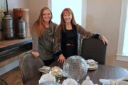 Ihr neues Projekt fordert von Mina (l.) und Karen (r.) ganz besonders viel Einfallsreichtum und Fingerspitzengefühl ...