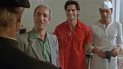 Don Matteo besucht den Marokanner Tarek Achir und seine Soehne Abdullah und Mohammed. (Terence Hill, Kadour Naimi, Manuel Oliverio, Mehmet Guensuer, v.l.) Verwendung nur in Verbindung mit der Programmkommunikation. Jede andere Nutzung ist untersagt.