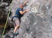 Moderator Roland Luder beim Freeclimbing in Krabi.