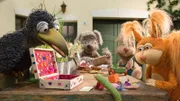 Rudi (Lennart Morgenstern), Buffo (Ulli Voland), Otto (Franziska Rattay) und Ella (Anna Menzel) geben sich alle Mühe, für Lotti (Heide Evers) ein schönes neues Zuhause zu finden.
