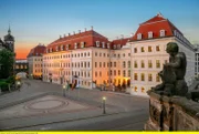 Taschenbergpalais vom Zwinger aus.