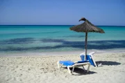 Blick auf den Es-Trenc-Strand auf Mallorca.