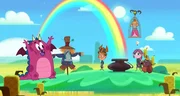 Der freundliche Drache (l.) und Prinzessin Aria (oben) freuen sich, dass der Farbendieb (2.v.l.) besiegt wurde von Marcus (M.), Ephi (2.v.r.) und Ratrick (r.) und dass die Farben des Regenbogens wieder strahlen. Der freundliche Drache (l.) und Prinzessin Aria (oben) freuen sich, dass der Farbendieb (2.v.l.) besiegt wurde von Marcus (M.), Ephi (2.v.r.) und Ratrick (r.) und dass die Farben des Regenbogens wieder strahlen.