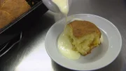 Auf der Stroblalm am Högl gibt es Rohrnudeln, gefüllt mit Marillenmarmelade.